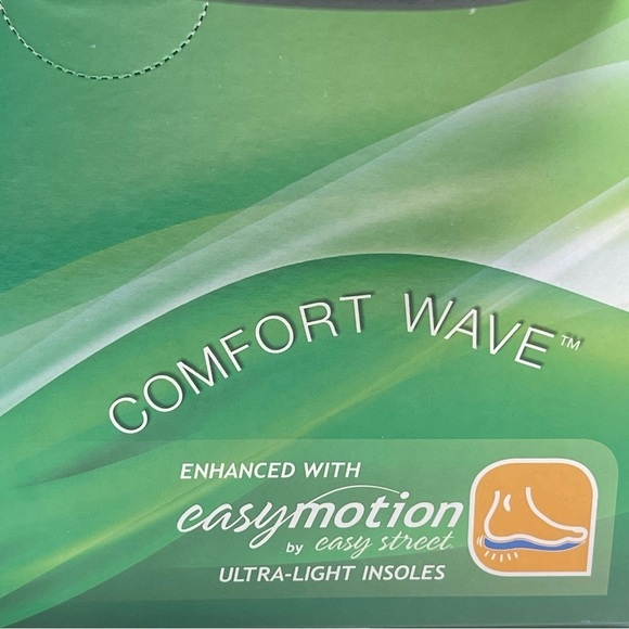 Easy Street Woman’s Size 7.5 brown Matte Igna slip on shoes New - Picture 2 of 9